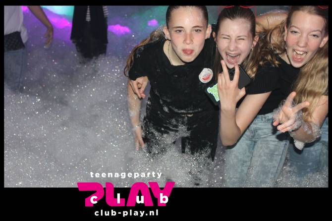 11 Mei Schuimparty